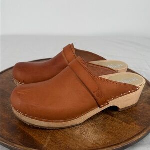 Sandgrens Shoes Wm 40 (US 9-9.5) Tan Leather Mules Wooden Clogs